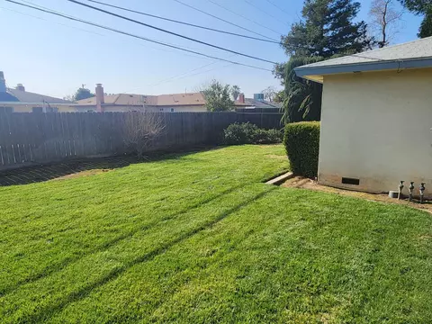 Exterior - 904 W Santa Ana Ave, Clovis, CA 93612 photo 4 of 4