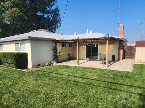 Exterior - 904 W Santa Ana Ave, Clovis, CA 93612 photo 2 of 4