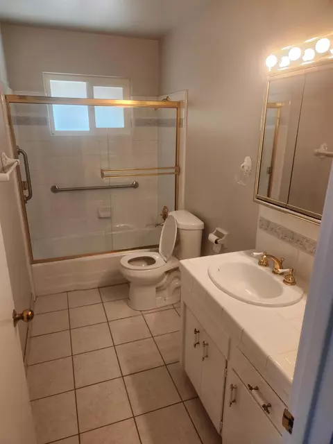 Bath - 904 W Santa Ana Ave, Clovis, CA 93612 photo 1 of 2