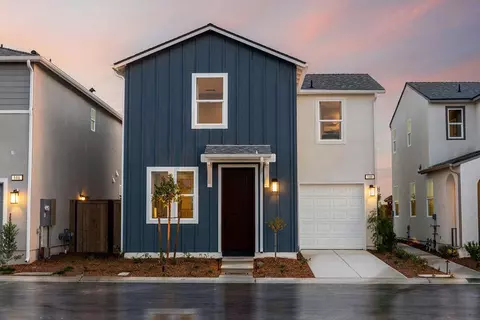 580 Ophelia Ave, Madera, CA 93636