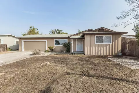 1436 S Fairway St, Visalia, CA 93277