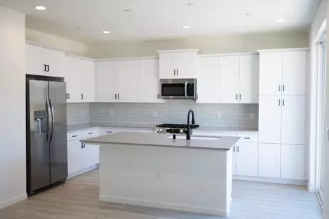 Kitchen - 696 Grace Way, Madera, CA 93636 photo 1 of 1