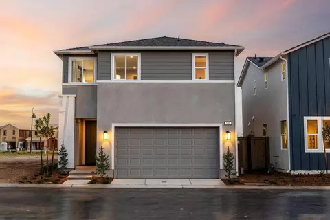 586 Ophelia Ave, Madera, CA 93636