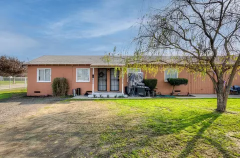 Exterior - 2702 E Hedges Ave, Fresno, CA 93703 photo 1 of 5