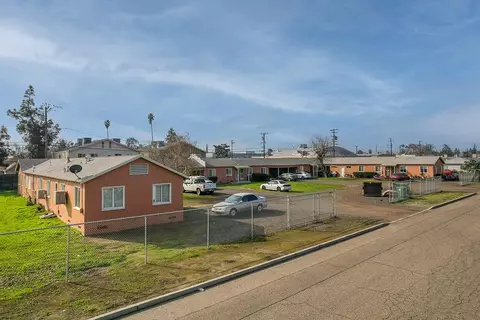 2702 E Hedges Ave, Fresno, CA 93703