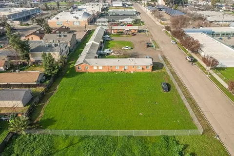 View/Area - 2702 E Hedges Ave, Fresno, CA 93703 photo 2 of 2