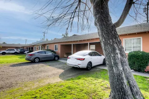 Exterior - 2702 E Hedges Ave, Fresno, CA 93703 photo 3 of 5