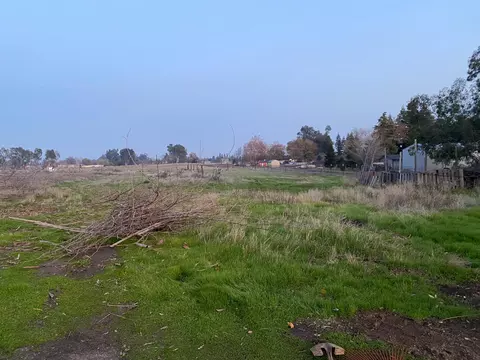 8220 N Fowler, Clovis, CA 93619 photo 2