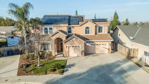 2631 Rall Ave, Clovis, CA 93611