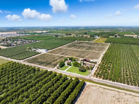 14192 E Kamm, Kingsburg, CA 93631