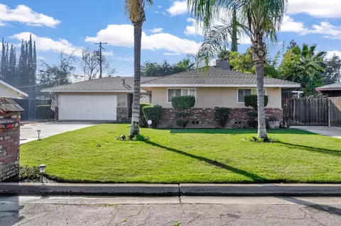 1511 E Almendra Dr, Fresno, CA 93710