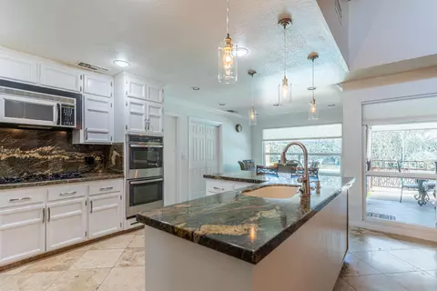 Kitchen - 561 Pierce Dr, Clovis, CA 93612 photo 1 of 4