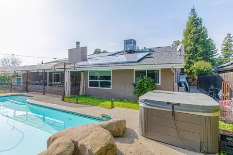 Exterior - 561 Pierce Dr, Clovis, CA 93612 photo 10 of 10