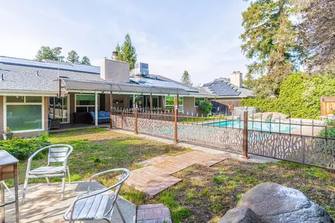 Exterior - 561 Pierce Dr, Clovis, CA 93612 photo 8 of 10