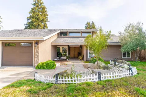 Exterior - 561 Pierce Dr, Clovis, CA 93612 photo 4 of 10