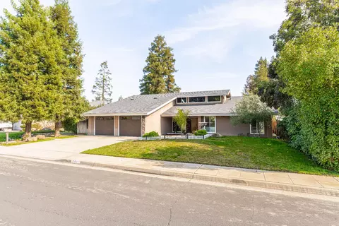 Exterior - 561 Pierce Dr, Clovis, CA 93612 photo 3 of 10