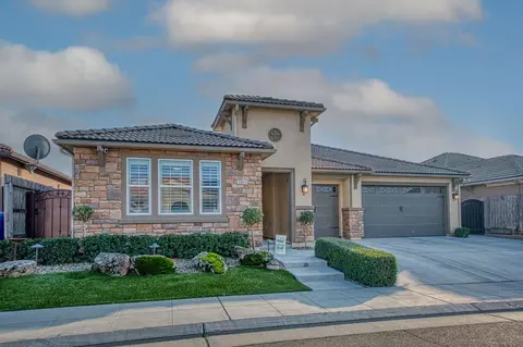 3944 Buckingham Ave, Clovis, CA 93619