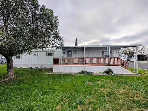 1218 E Cleveland Ave #30, Madera, CA 93638