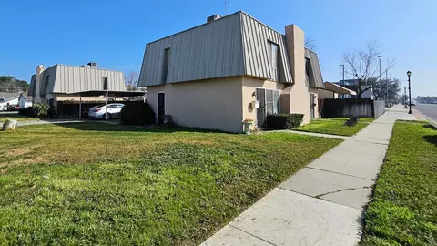 807 O St, Firebaugh, CA 93622