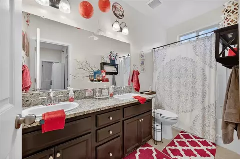 Bath - 2148 La Canada, Clovis, CA 93619 photo 2 of 3