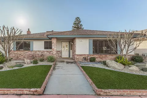 7677 N Gearhart Ave, Fresno, CA 93720