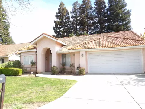 9264 N Concord Dr, Fresno, CA 93720