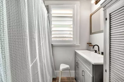 Bath - 3 C St, Lemoore, CA 93245 photo 1 of 1