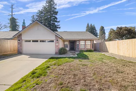 1931 S West Ct, Visalia, CA 93277