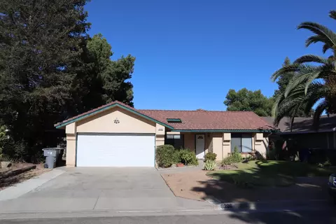 6296 N Lodi Ave, Fresno, CA 93722