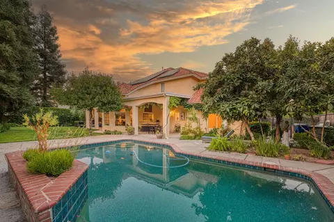 10155 N Edgewood Dr, Fresno, CA 93720