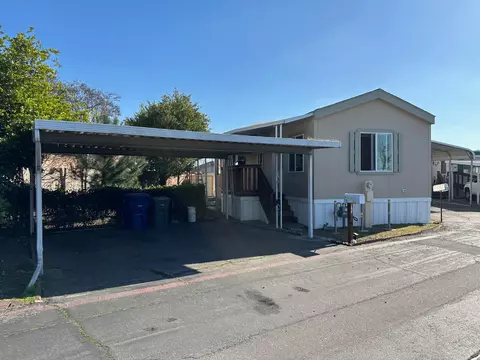 1724 Minnewawa Ave #56, Clovis, CA 93612