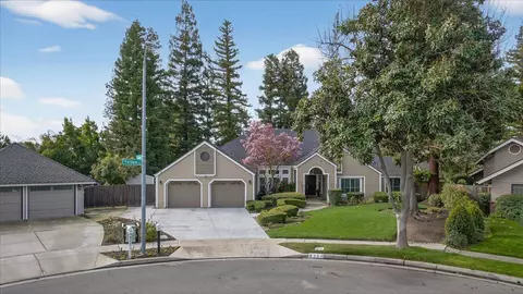 8269 N 6th St, Fresno, CA 93720