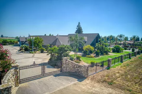 424 N De Wolf Ave, Fresno, CA 93737