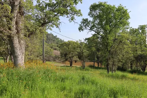 10 Douglas Rd S, Coarsegold, CA 93614