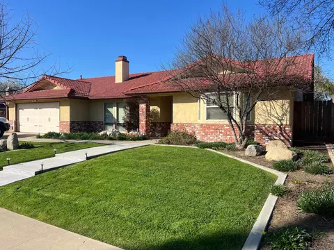 228 Orange Ct, Hanford, CA 93230