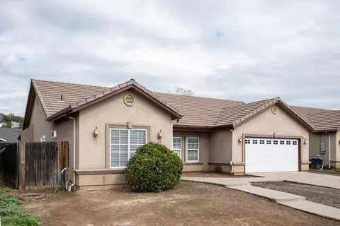 1847 E Lauren Ave, Dinuba, CA 93618