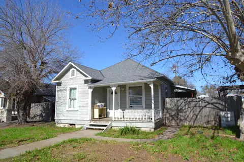 430 W Bush St, Lemoore, CA 93245