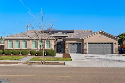 1684 W Berkshire Ln, Hanford, CA 93230