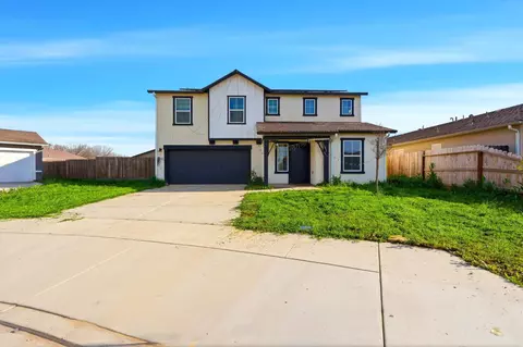 2456 Wolf Creek Pl, Tulare, CA 93274