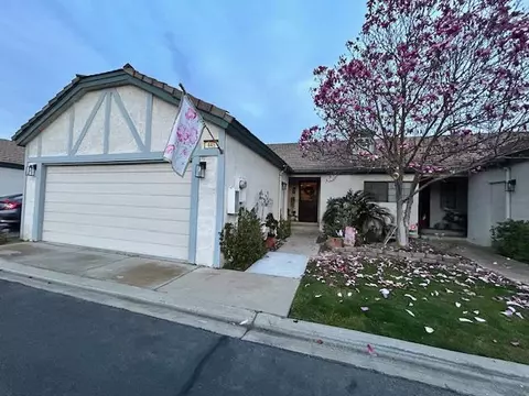 445 Quill Ln, Clovis, CA 93612