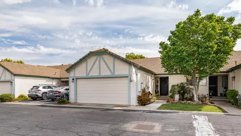 445 Quill Ln, Clovis, CA 93612