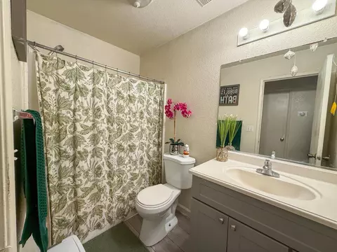 Bath - 151 El Verano Way, Merced, CA 95340 photo 2 of 2