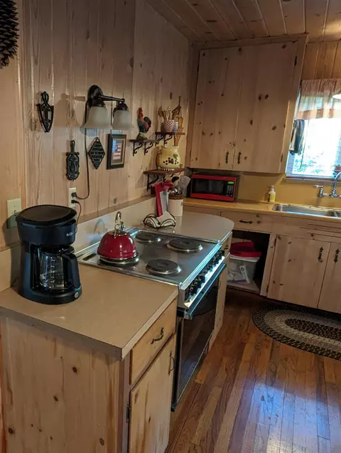 Kitchen - 48603 Todd Eymann, Miramonte, CA 93641 photo 1 of 3