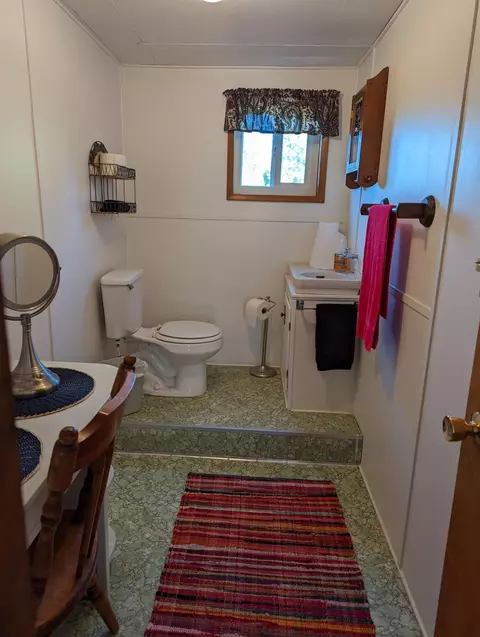 Bath - 48603 Todd Eymann, Miramonte, CA 93641 photo 3 of 3