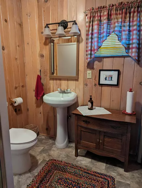 Bath - 48603 Todd Eymann, Miramonte, CA 93641 photo 2 of 3