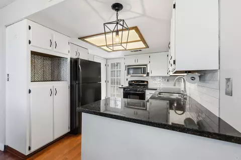 Kitchen - 1465 Mayflower Way, Clovis, CA 93612 photo 2 of 5