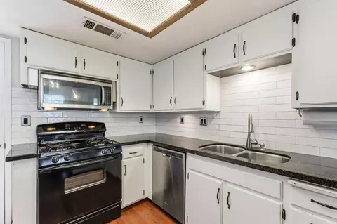 Kitchen - 1465 Mayflower Way, Clovis, CA 93612 photo 3 of 5
