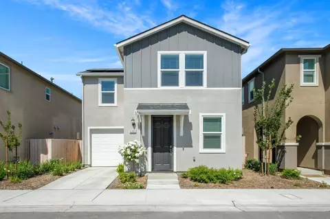 6302 E Moscato Dr, Fresno, CA 93727