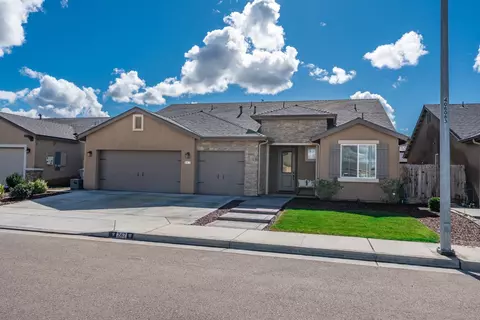 247 Rebel Ave, Reedley, CA 93654