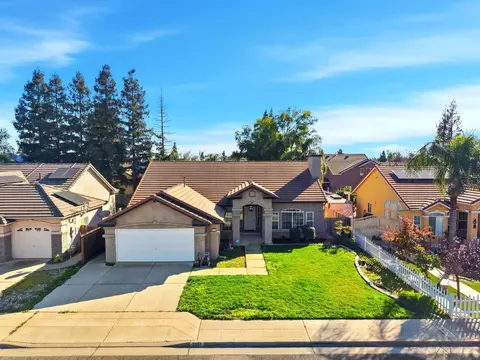 2857 E Ryan Ln, Fresno, CA 93720